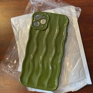 IPhone case 12/13 Pro - olive green and brand new